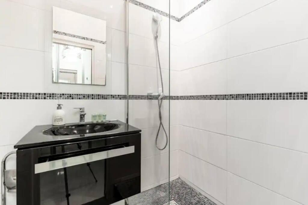 Canal St Martin : Charming Cosy Studio ปารีส ภายนอก รูปภาพ