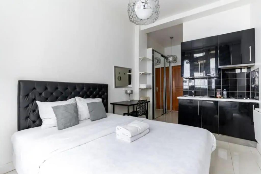 Canal St Martin : Charming Cosy Studio ปารีส ภายนอก รูปภาพ